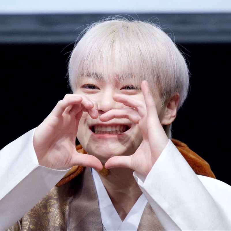 아스트로의 최신 사진