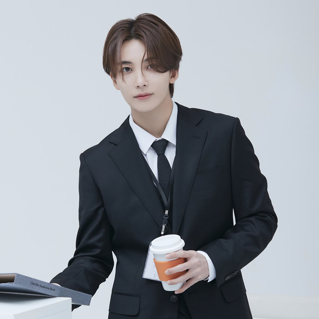 A moment captured by Jeonghan (SEVENTEEN)'s fan