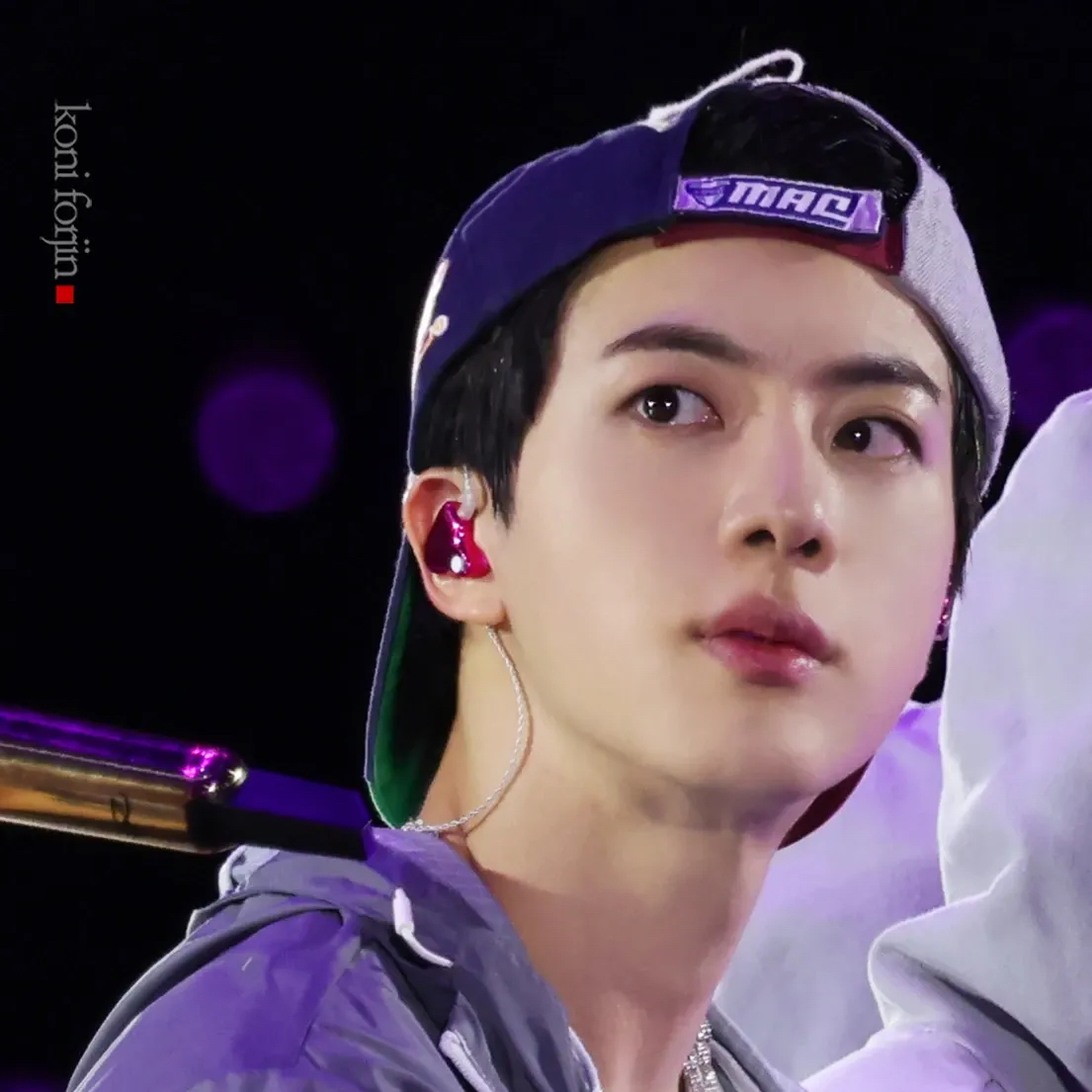 Foto aktivitas terbaru Jin (BTS)
