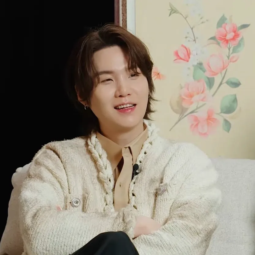 Foto aktivitas terbaru SUGA (BTS)