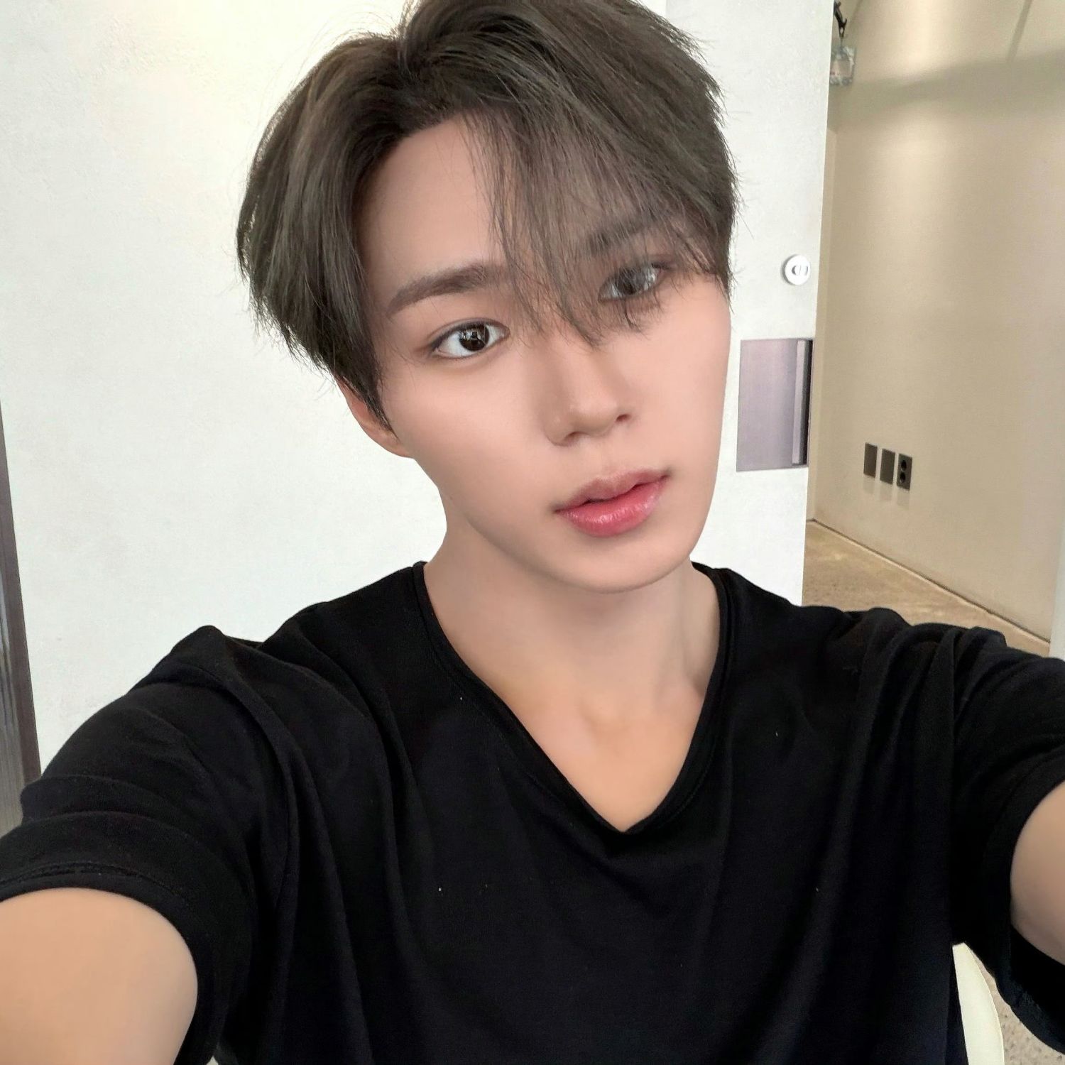 Behind-the-scenes cut of Kim Junseo (ALPHA DRIVE ONE)