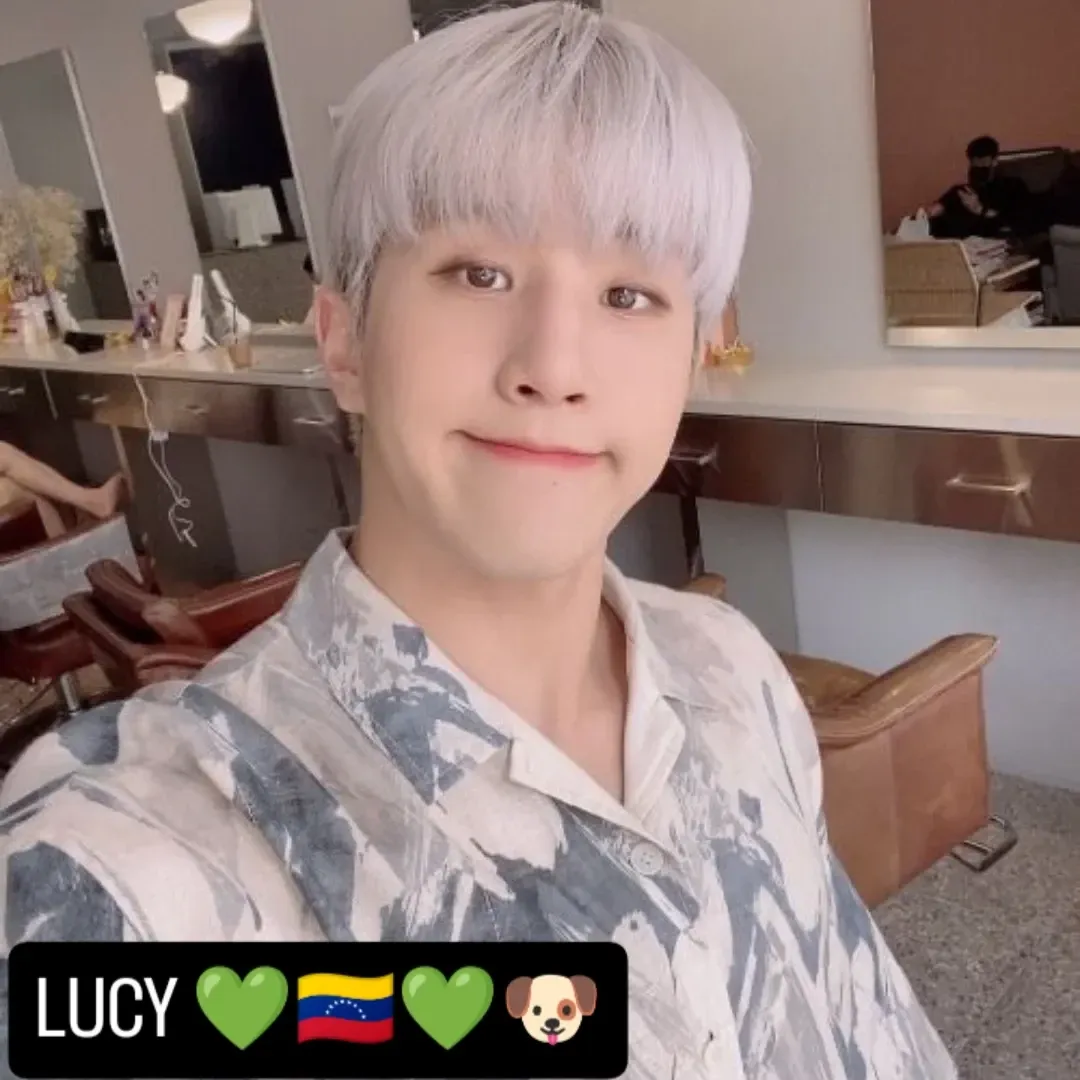 A moment captured by Jinjin (ASTRO)'s fan