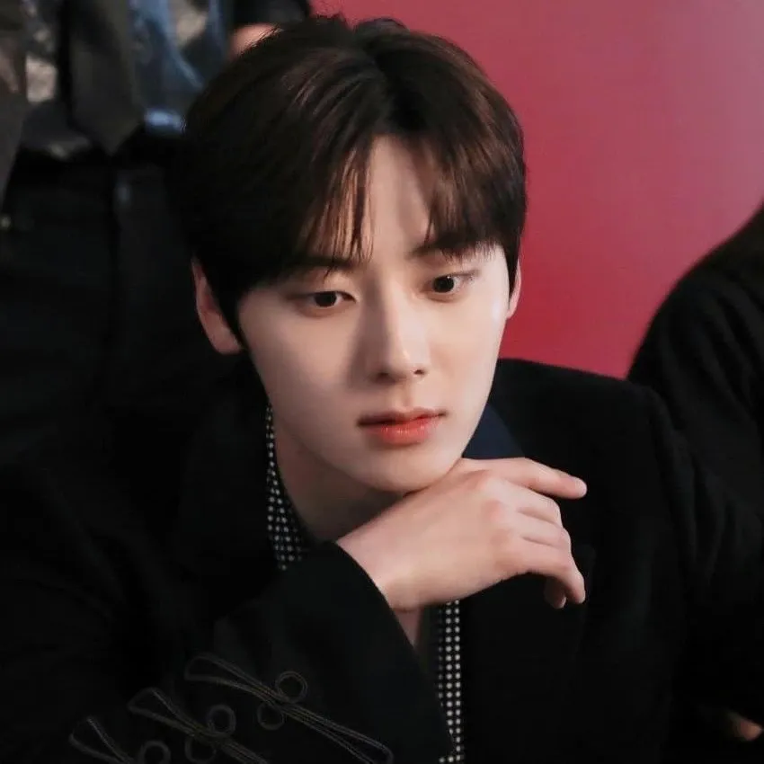Behind-the-scenes cut of Hwang Minhyun