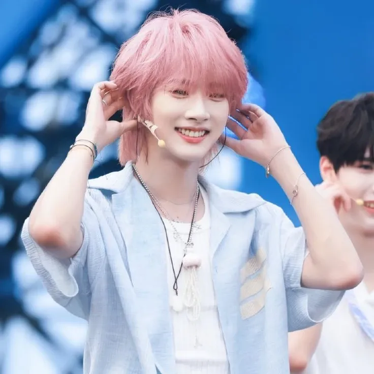 A moment captured by Hu Yetao (NexT1DE)'s fan