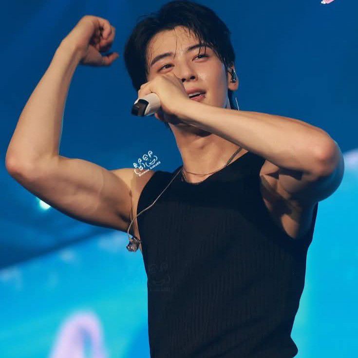 Latest photo of Eunwoo (ASTRO)