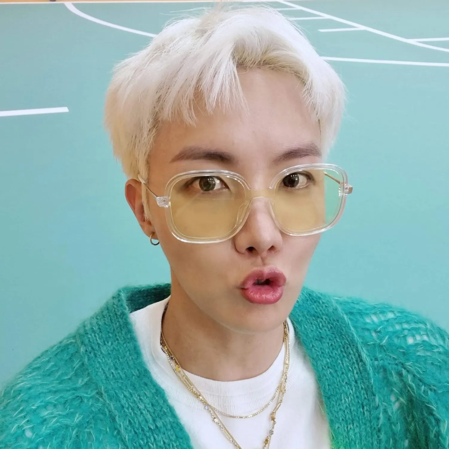 Momen yang diabadikan oleh penggemar j-hope (BTS)