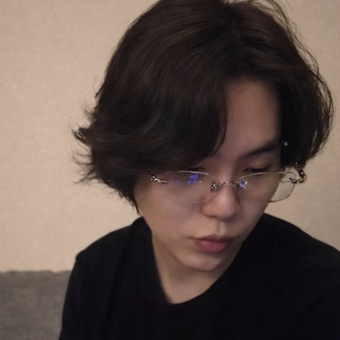 Foto aktivitas terbaru SUGA (BTS)