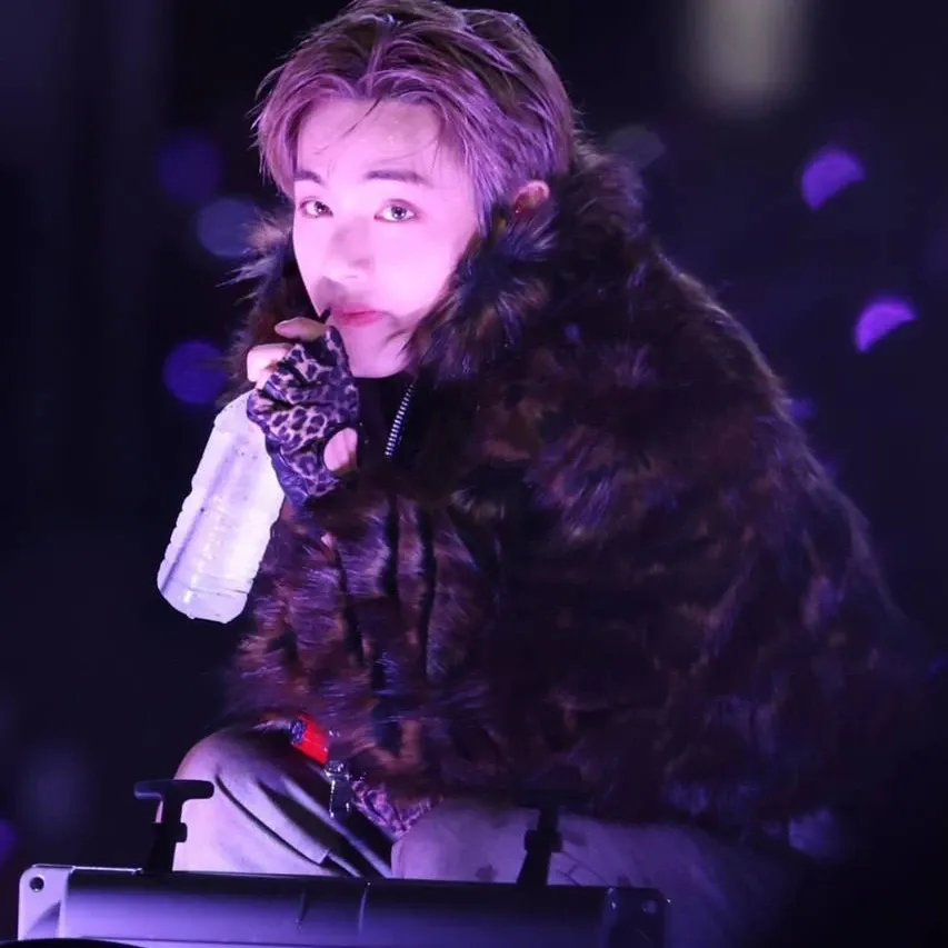 뷔 (방탄소년단) 최근 활동샷