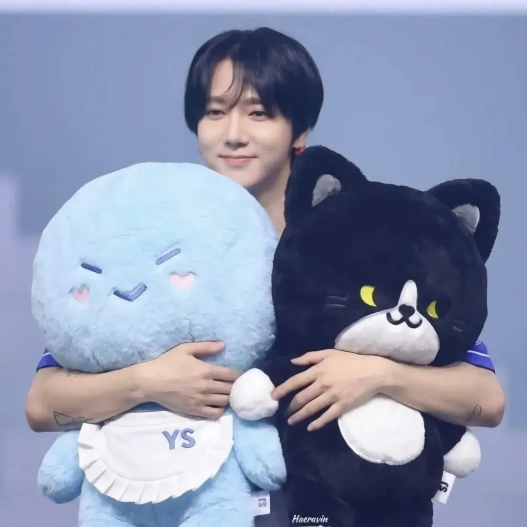 Behind-the-scenes cut of Super Junior