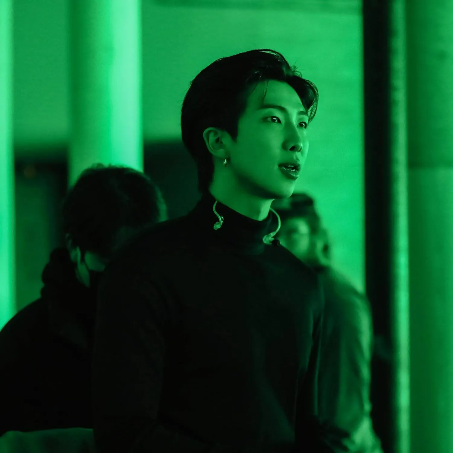 Behind-the-scenes cut of BTS