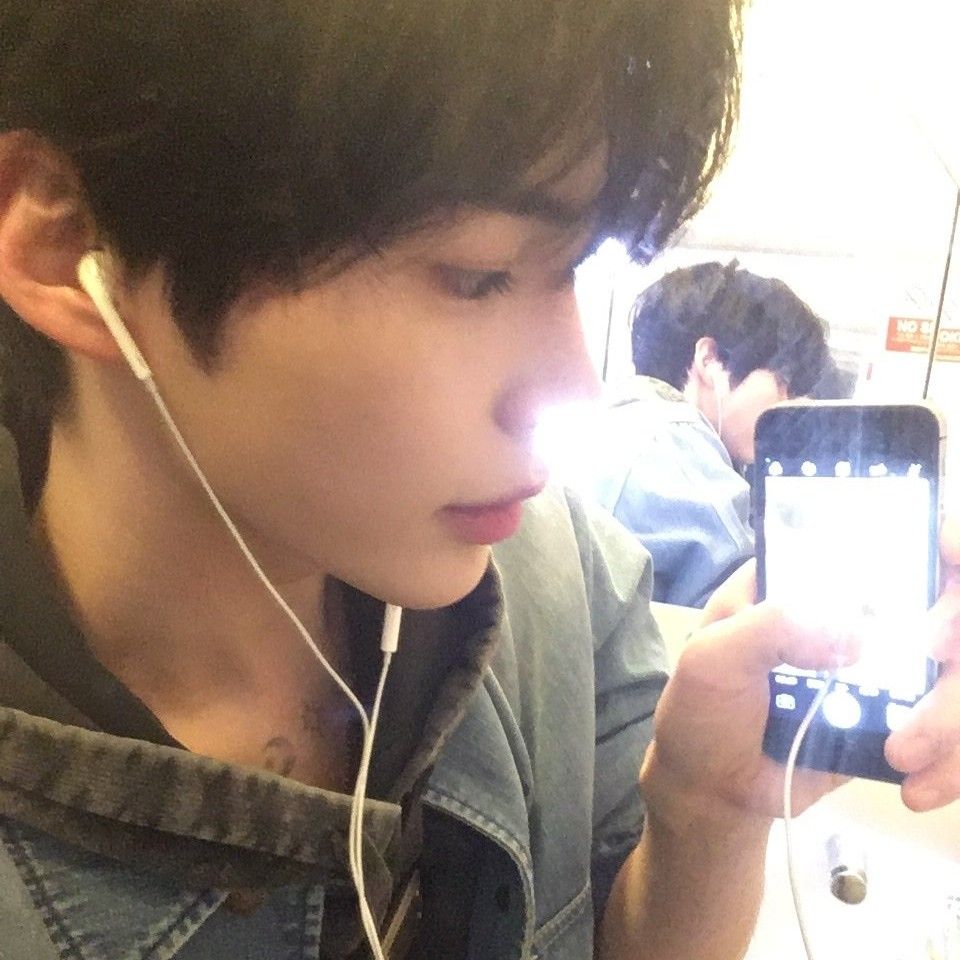 A moment captured by Sung Hanbin (ZEROBASEONE)'s fan