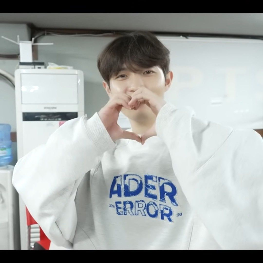 Momen yang diabadikan oleh penggemar Kim Jaehwan