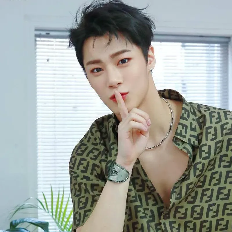 Latest photo of Moonbin (ASTRO)