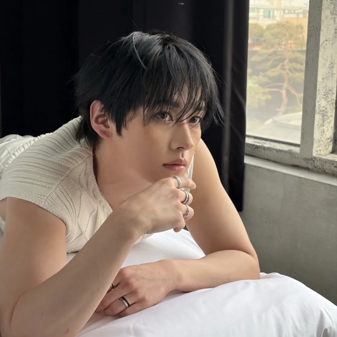 Foto aktivitas terbaru Lee Know (Stray Kids)