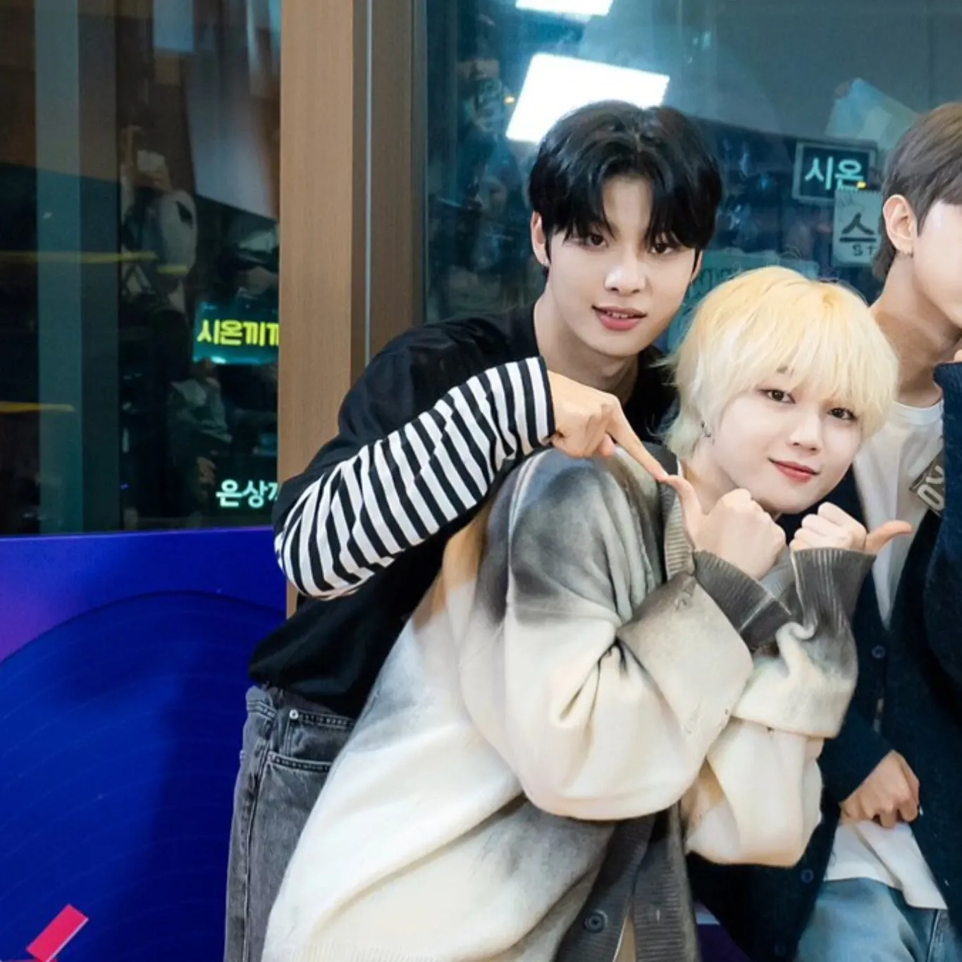 Behind-the-scenes cut of YOUNITE