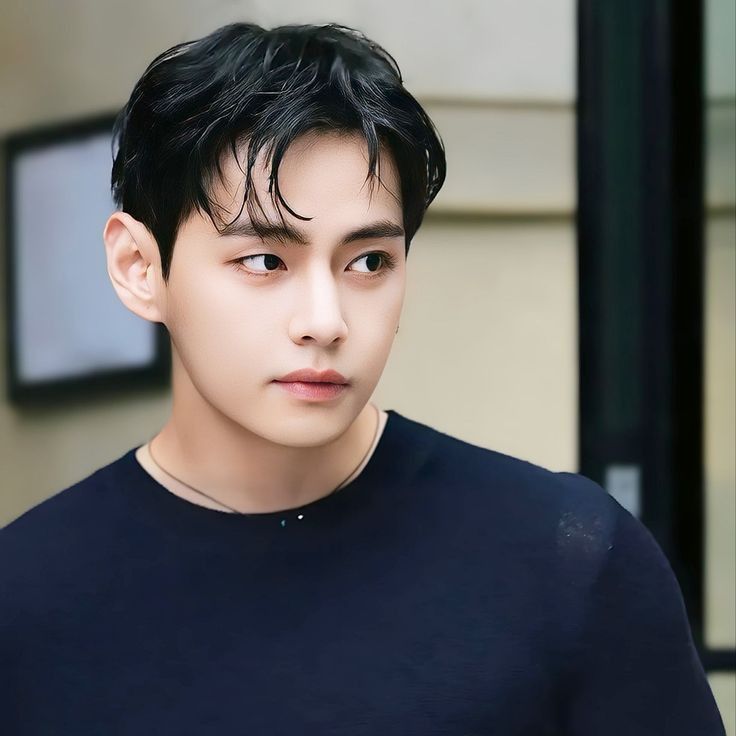 뷔 (방탄소년단)의 최신 사진