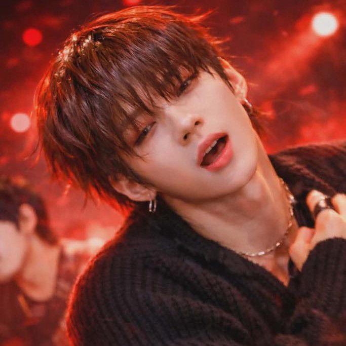 A moment captured by JL (AHOF)'s fan