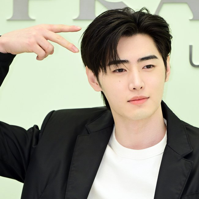Behind-the-scenes cut of Sunghoon (ENHYPEN)