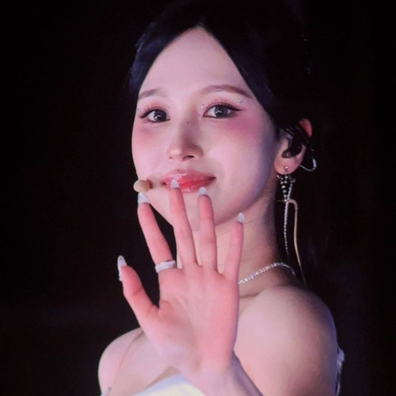 Momen yang diabadikan oleh penggemar Mina (TWICE)