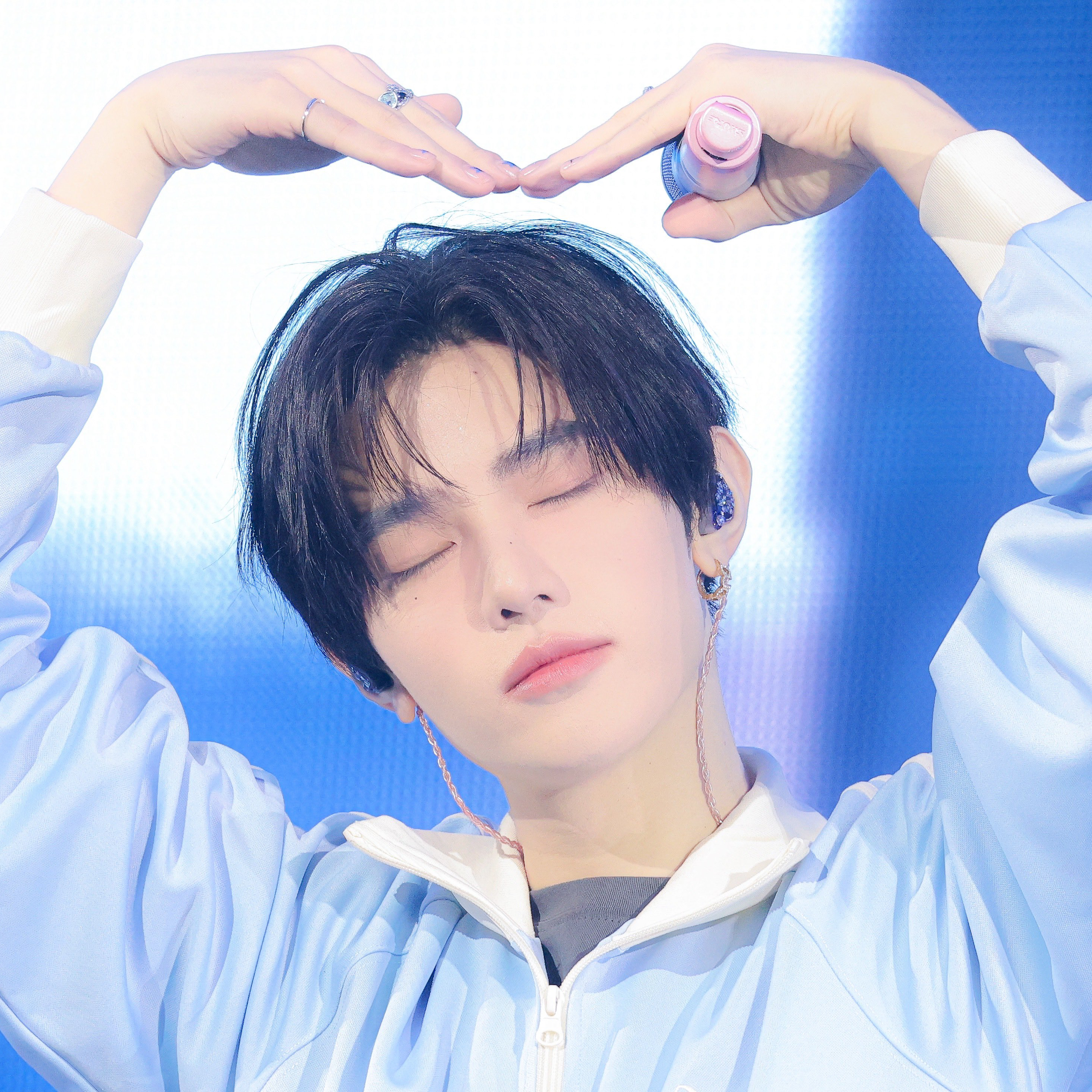 A moment captured by Zhang Hao (ZEROBASEONE)'s fan