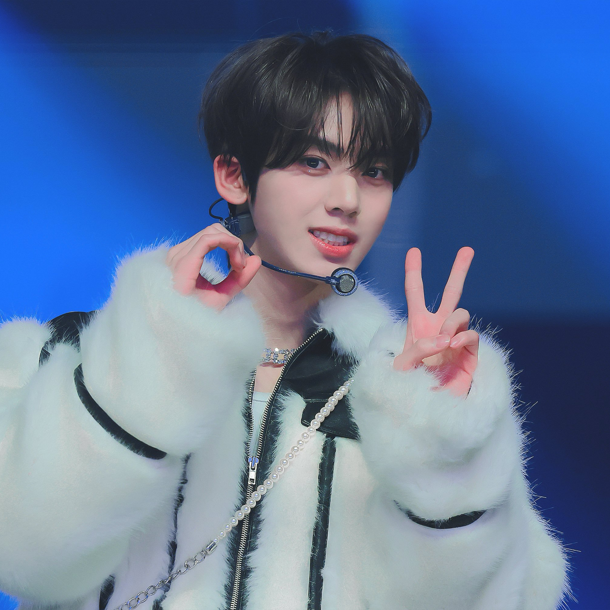 A moment captured by Han Yujin (AND2BLE)'s fan