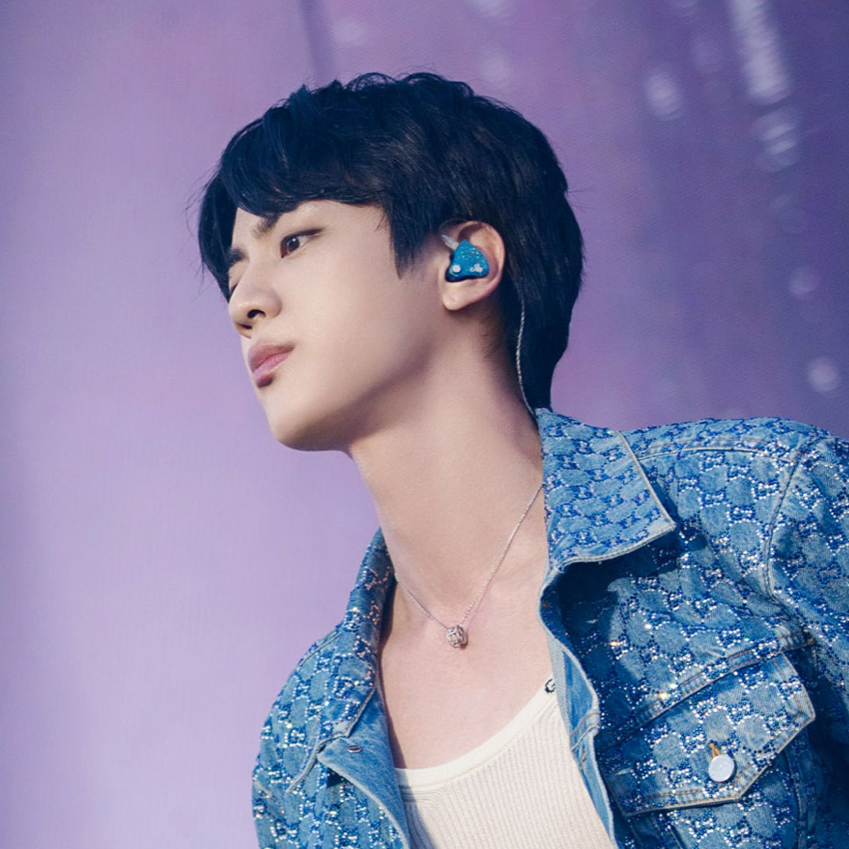 Foto aktivitas terbaru Jin (BTS)
