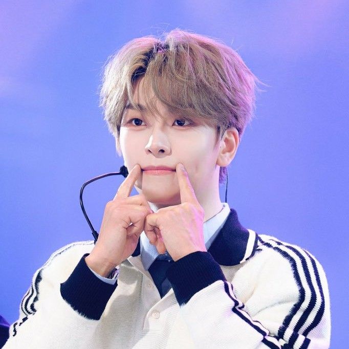 A moment captured by He Xinlong (ALPHA DRIVE ONE)'s fan