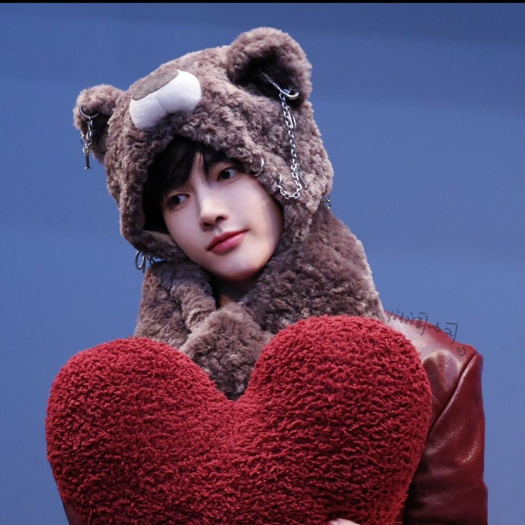 A moment captured by Zhang Hao (ZEROBASEONE)'s fan