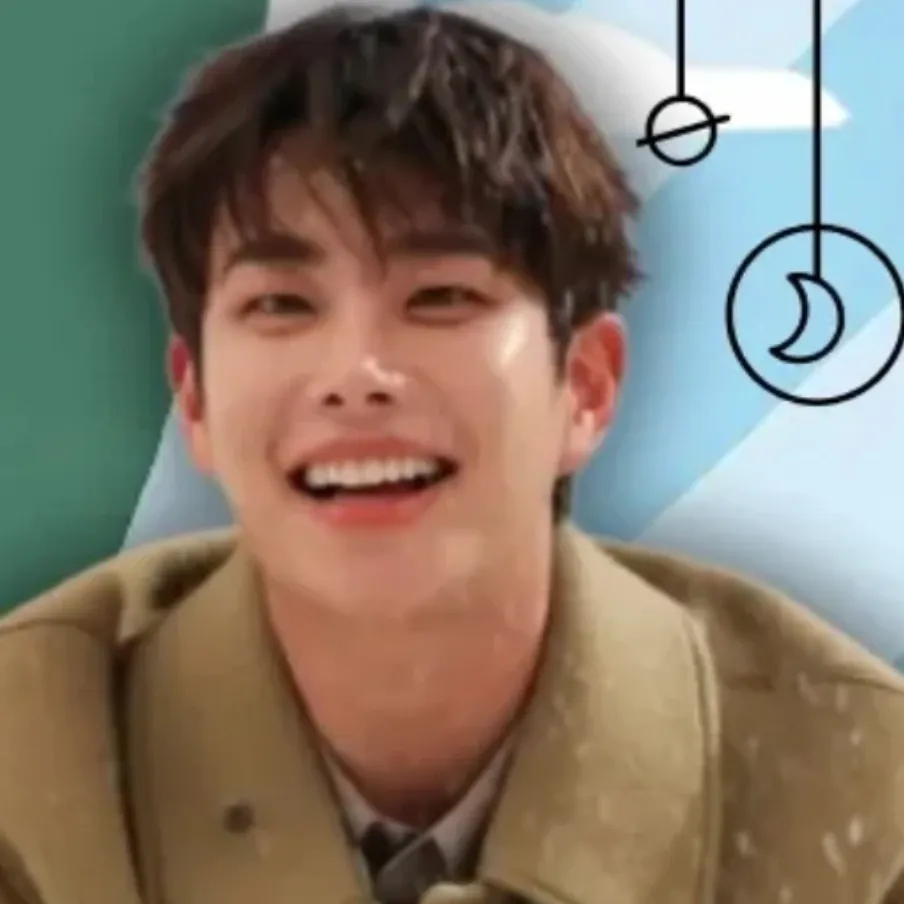 A moment captured by MJ (ASTRO)'s fan