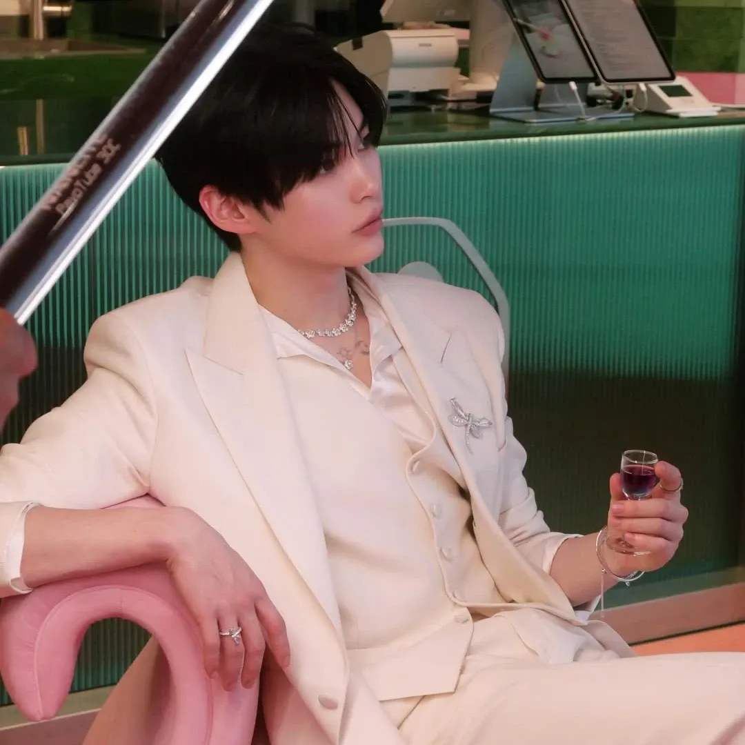 Behind-the-scenes cut of Sung Hanbin (ZEROBASEONE)