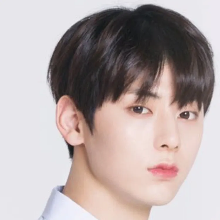 Recent activity shot of Hwang Minhyun
