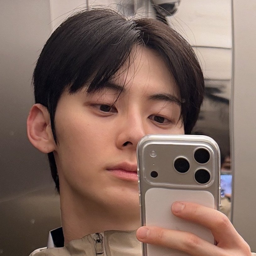 Recent activity shot of Hwang Minhyun