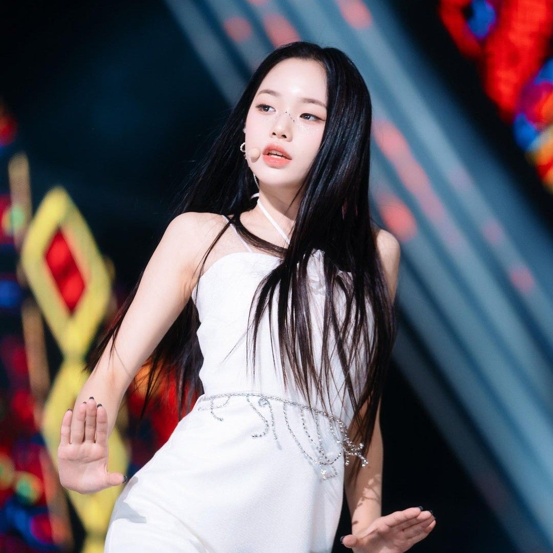 Recent activity shot of Park Boeun (CLASS:y)