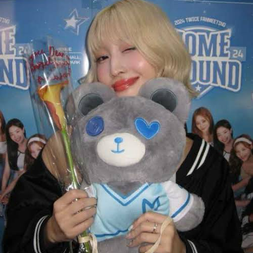 モモ (TWICE)の最新写真