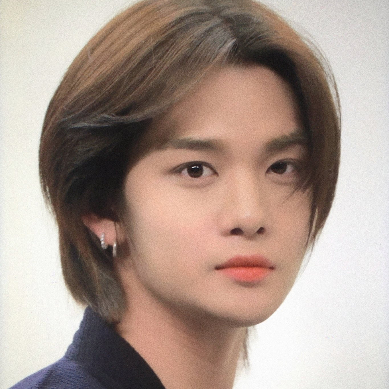 Behind-the-scenes cut of Bae Jinyoung