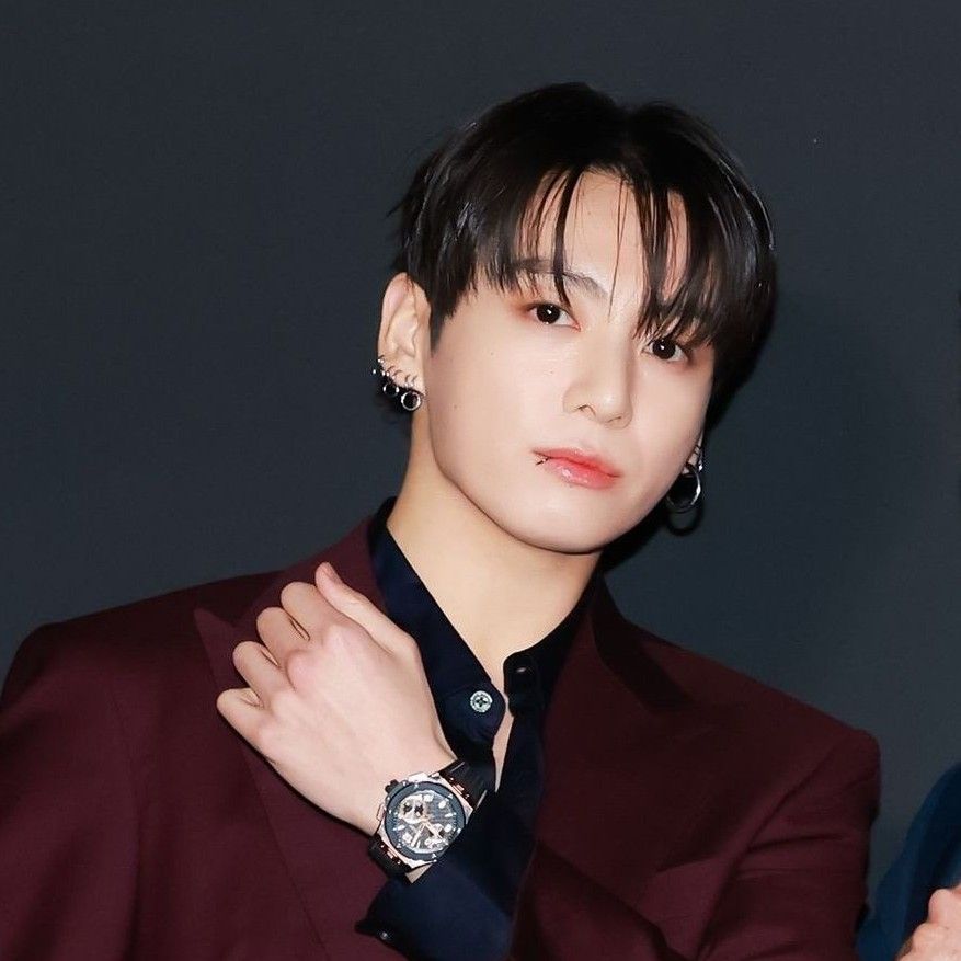 Foto aktivitas terbaru Jungkook (BTS)