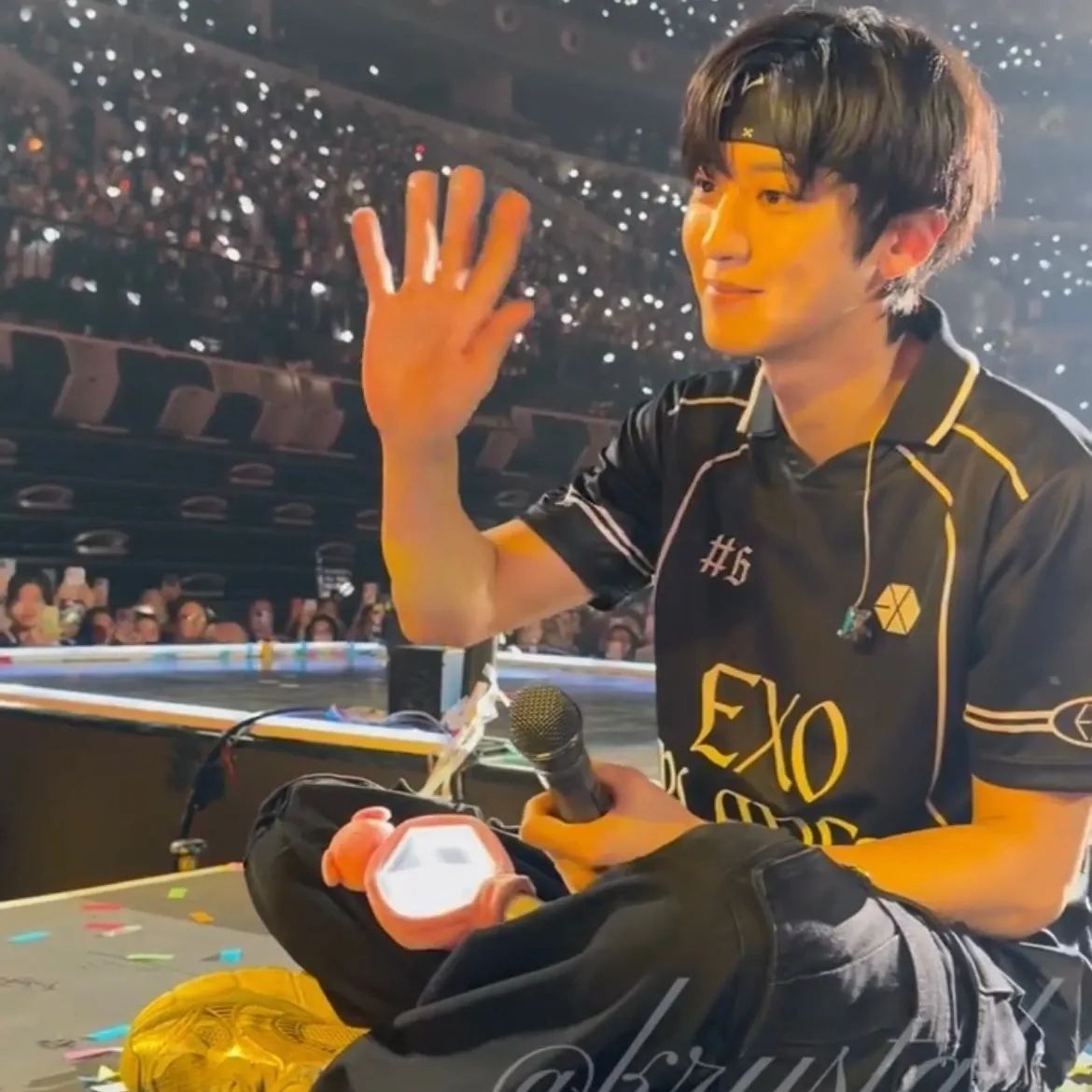Recent activity shot of Chanyeol (EXO)