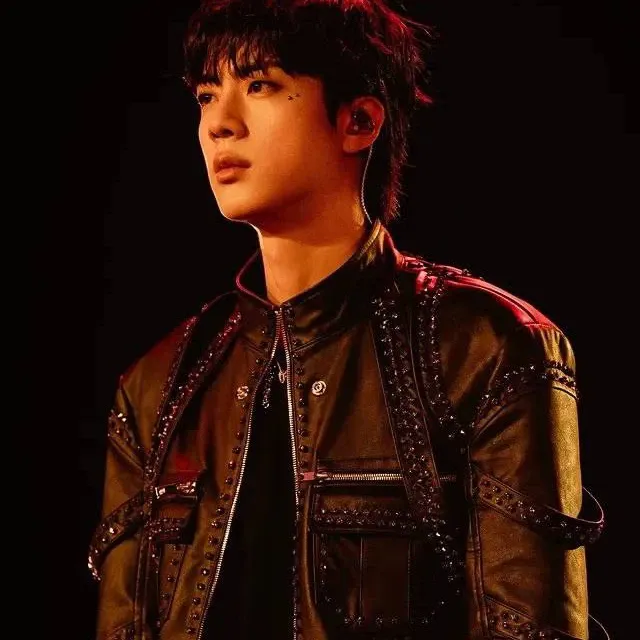 Momen yang diabadikan oleh penggemar Jin (BTS)
