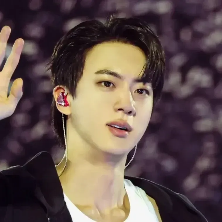 Foto aktivitas terbaru Jin (BTS)