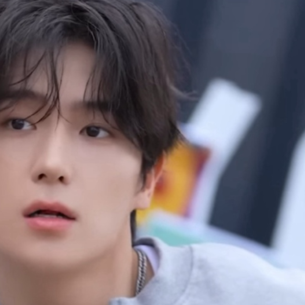 Latest photo of Hyunjae (THE BOYZ)