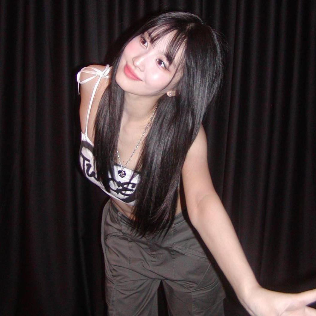 Foto aktivitas terbaru Momo (TWICE)