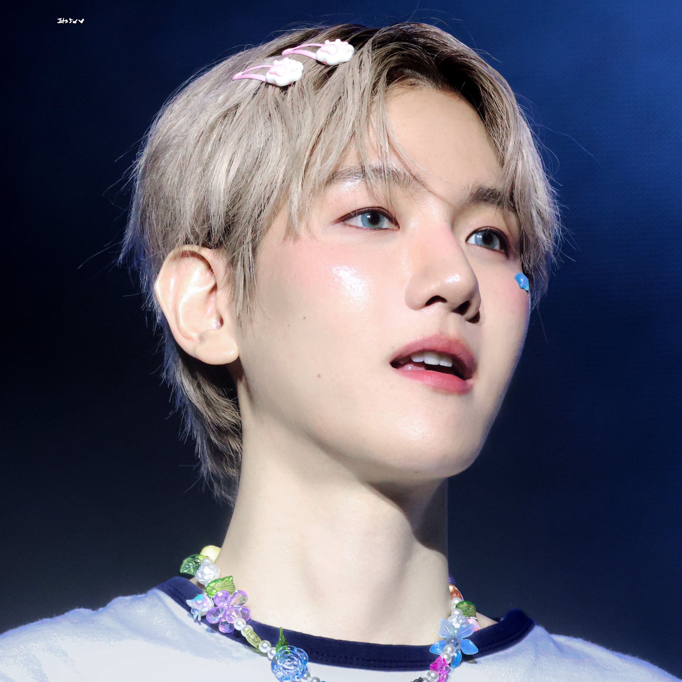 백현 (EXO)의 비하인드 컷