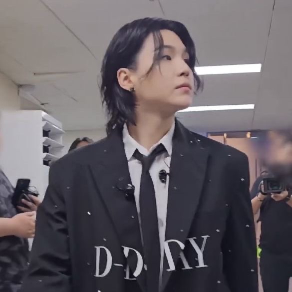 Potret di balik layar SUGA (BTS)