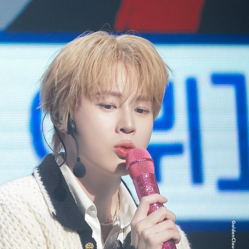 Recent activity shot of Ha Sungwoon