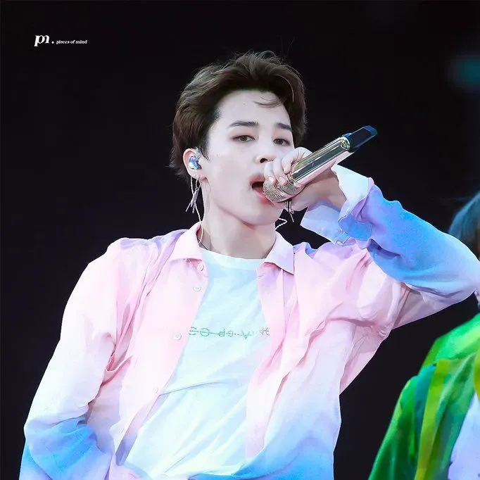A moment captured by Jimin (BTS)'s fan