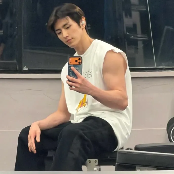 Behind-the-scenes cut of Yonghee (CIX)