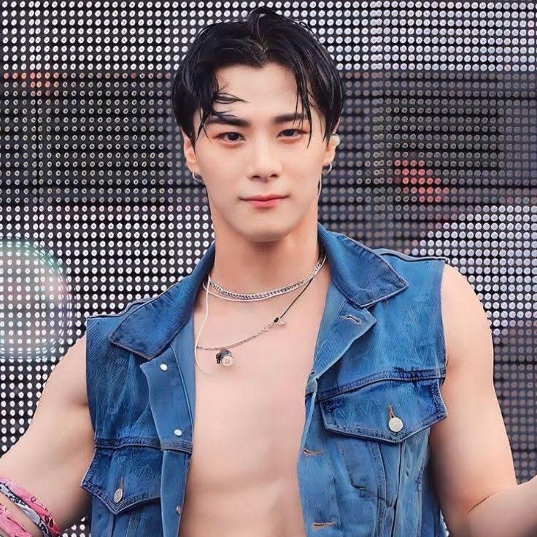 Latest photo of Moonbin (ASTRO)