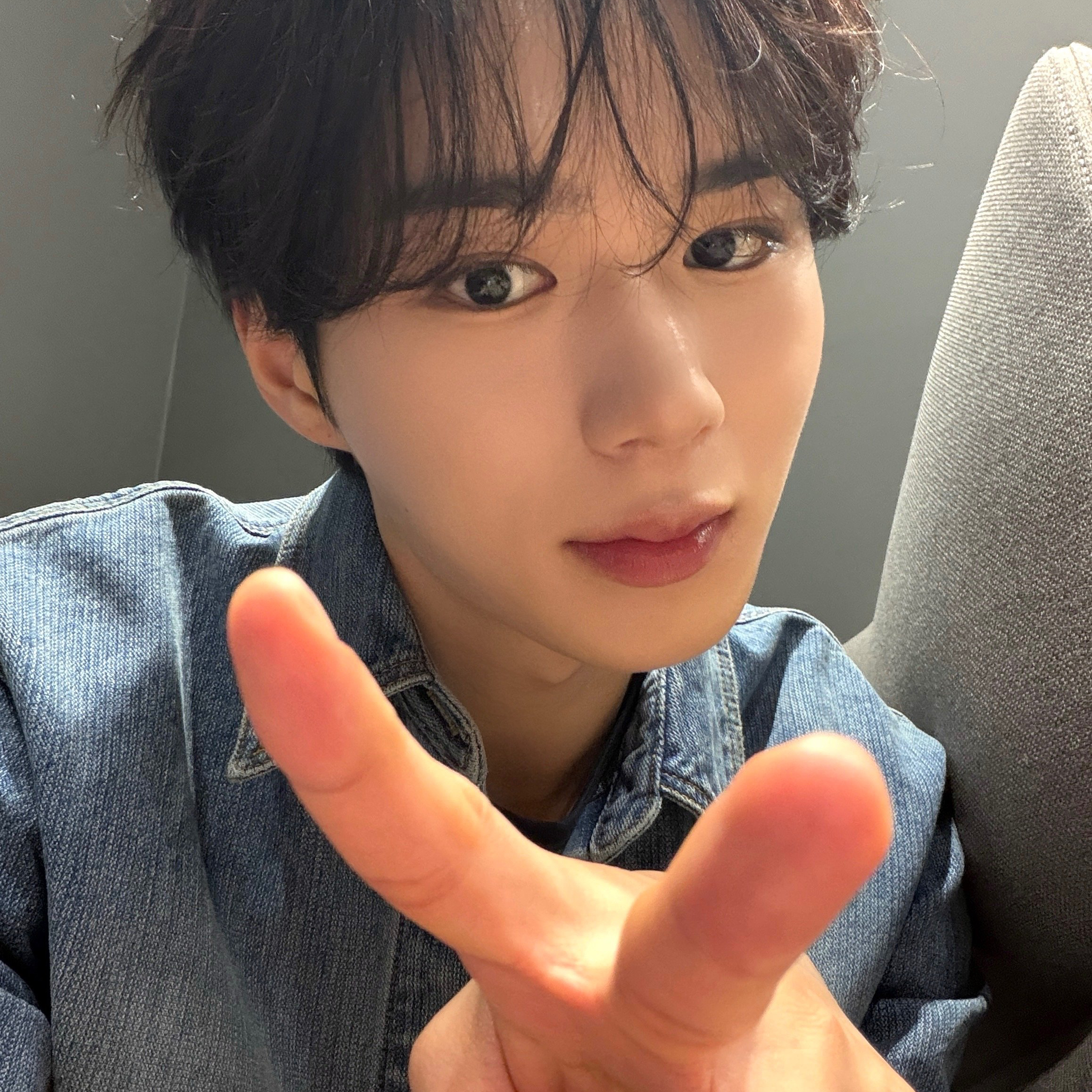 Behind-the-scenes cut of Kim Junseo (ALPHA DRIVE ONE)