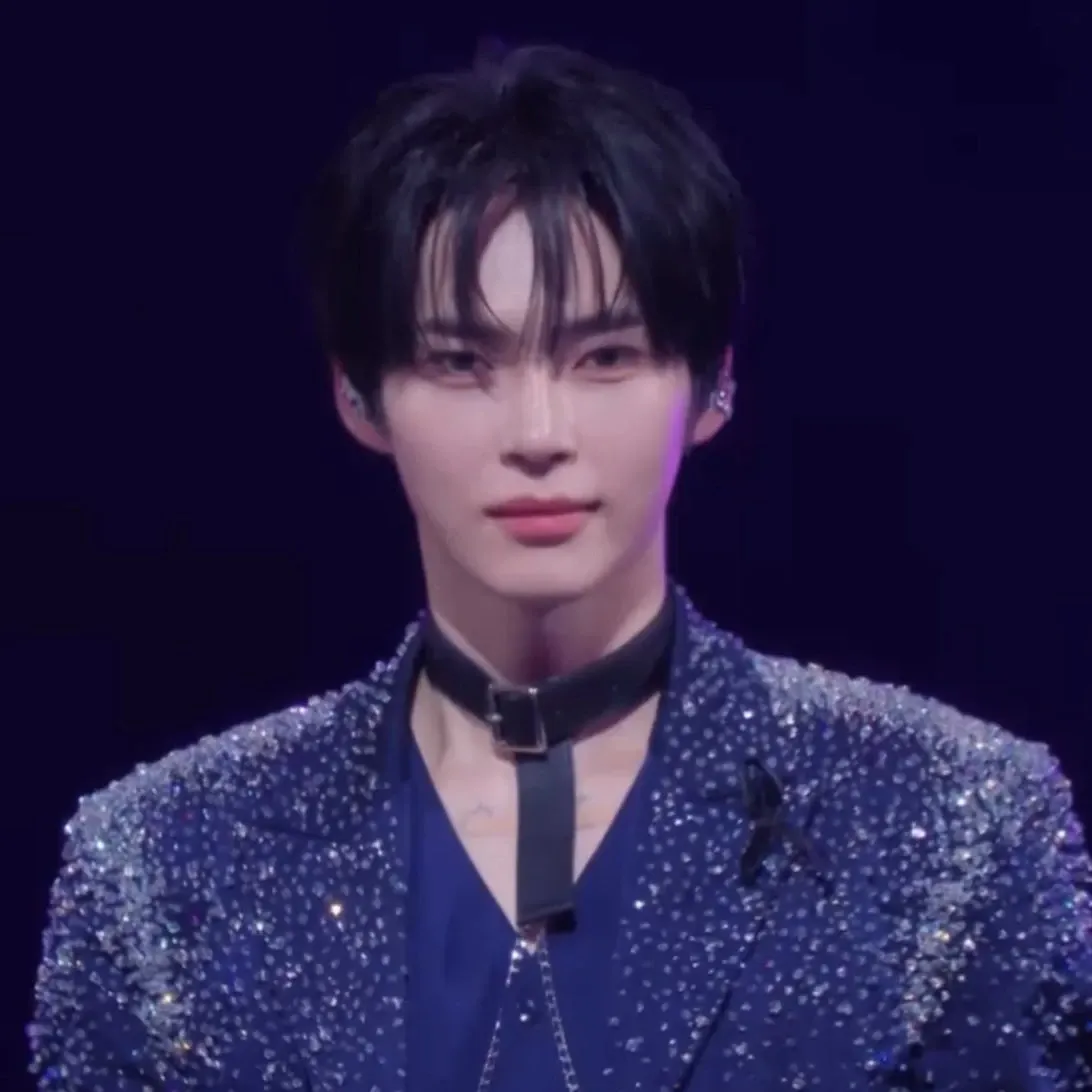 Recent activity shot of Sung Hanbin (ZEROBASEONE)