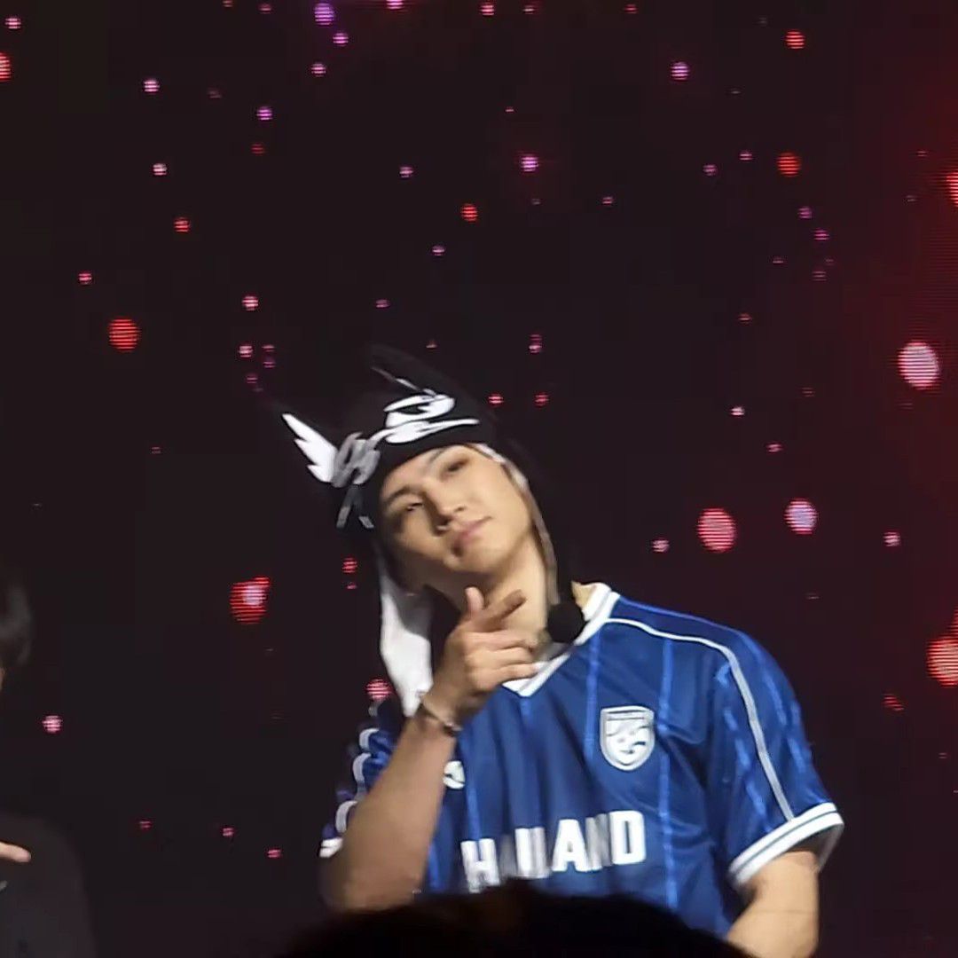 Recent activity shot of JAY B (GOT7)